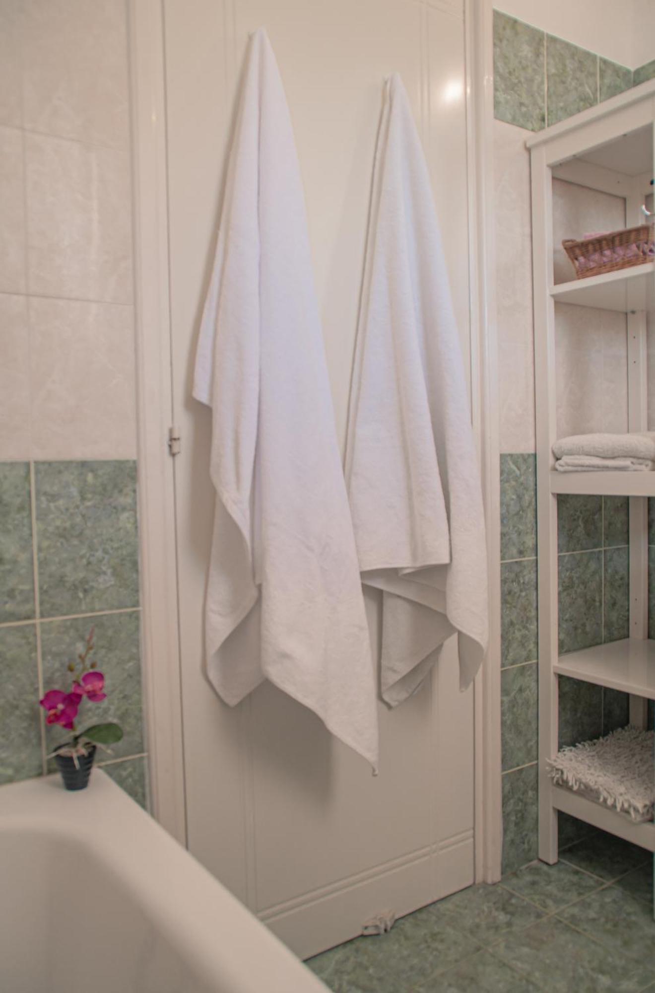 Cozy 1 Bedroom Apartment In Walking Distance To The Municipal Beach Paphos Exterior foto