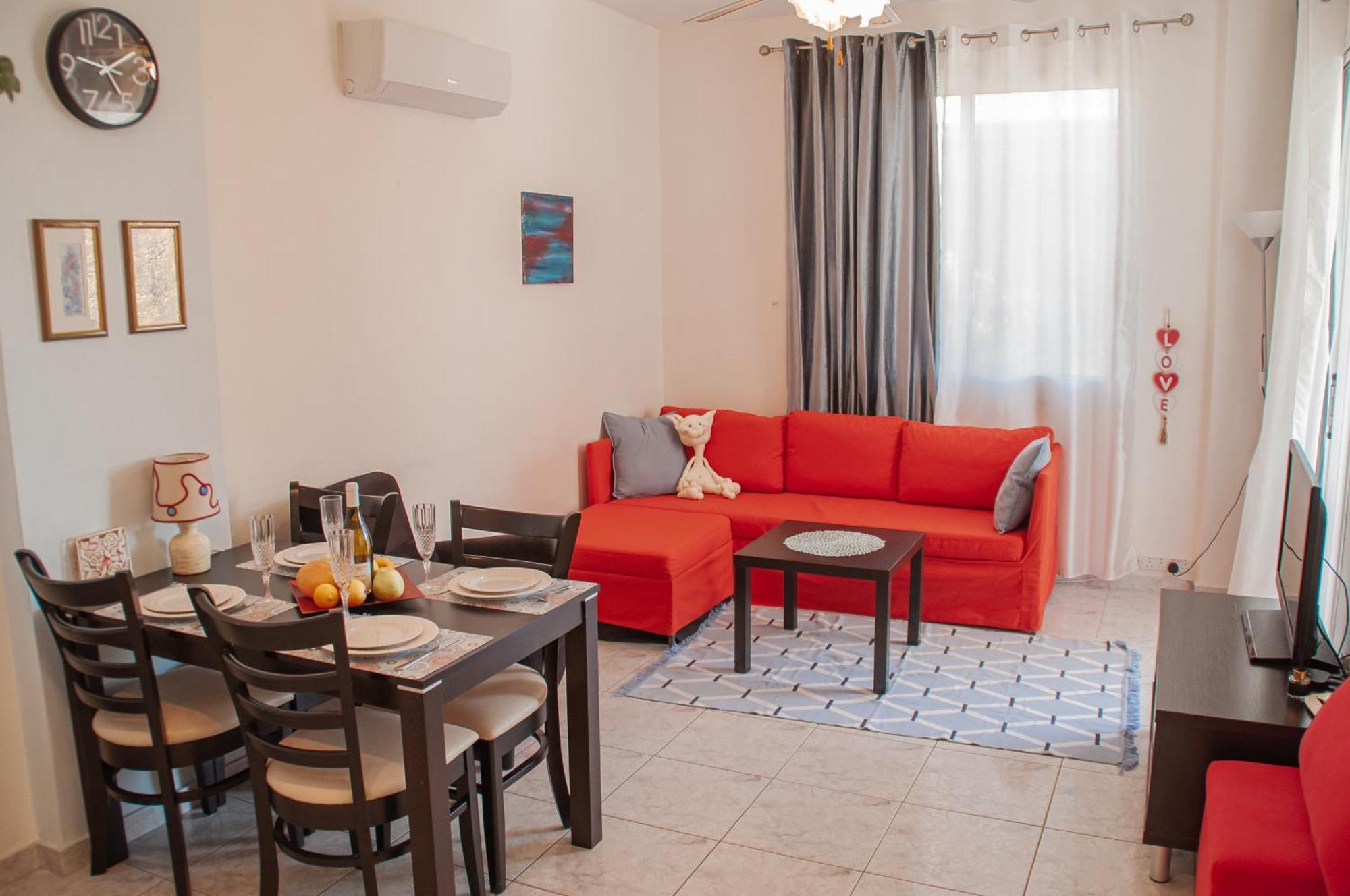 Cozy 1 Bedroom Apartment In Walking Distance To The Municipal Beach Paphos Exterior foto